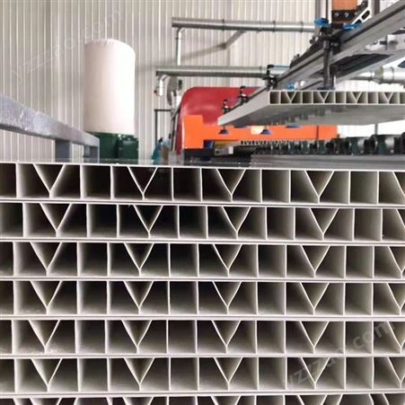 PVC新型猪舍围栏板机器生产线